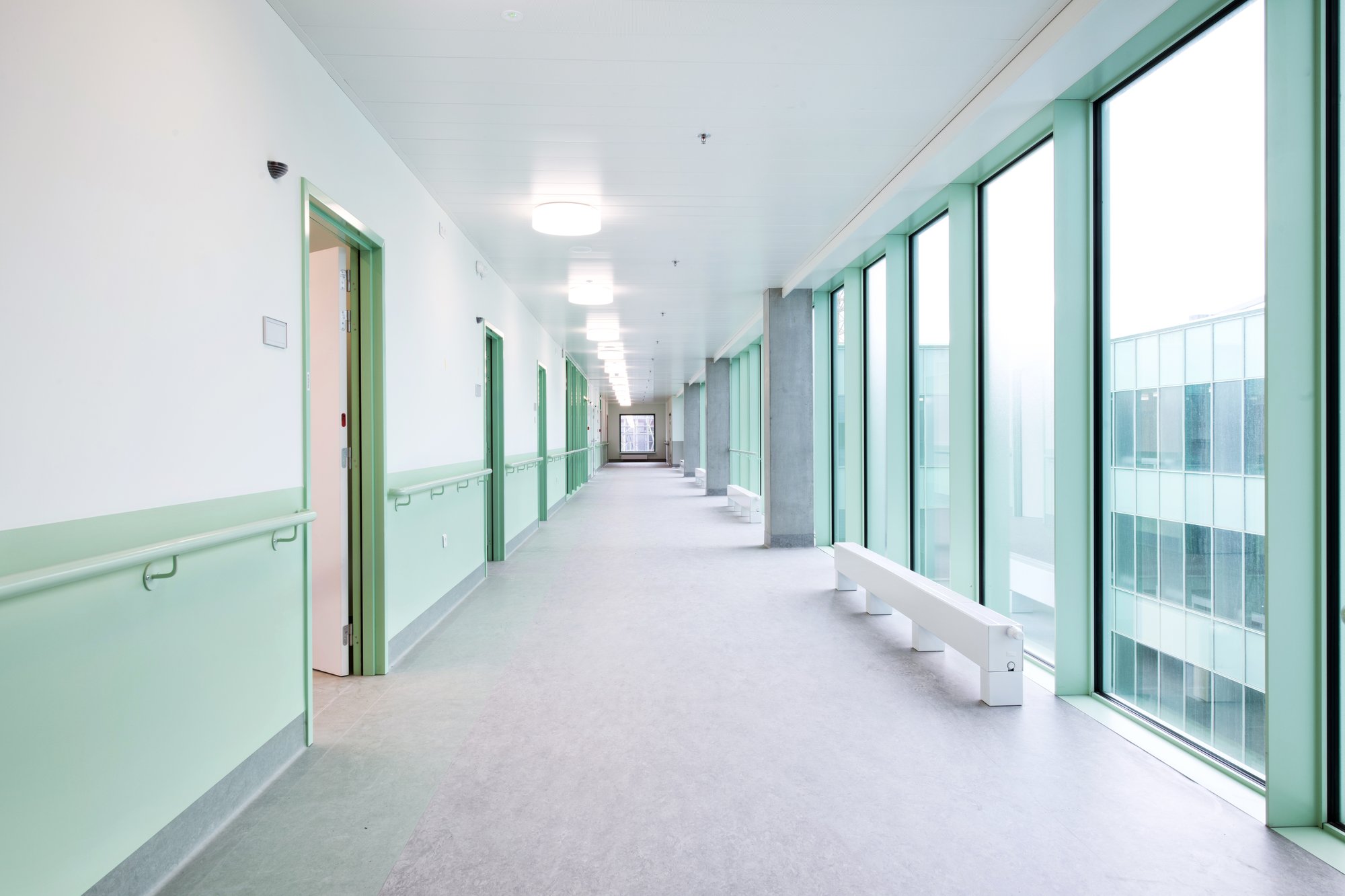 LEXANTM CLINIWALLTM SHEET CADIX hospital 1 hallway